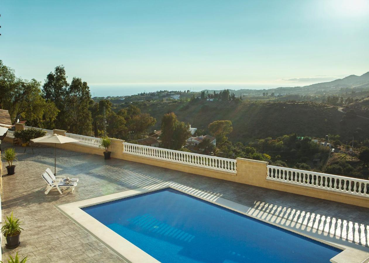 Villa El Palomar Azul With Pool And Sea View Benajarafe Exteriér fotografie