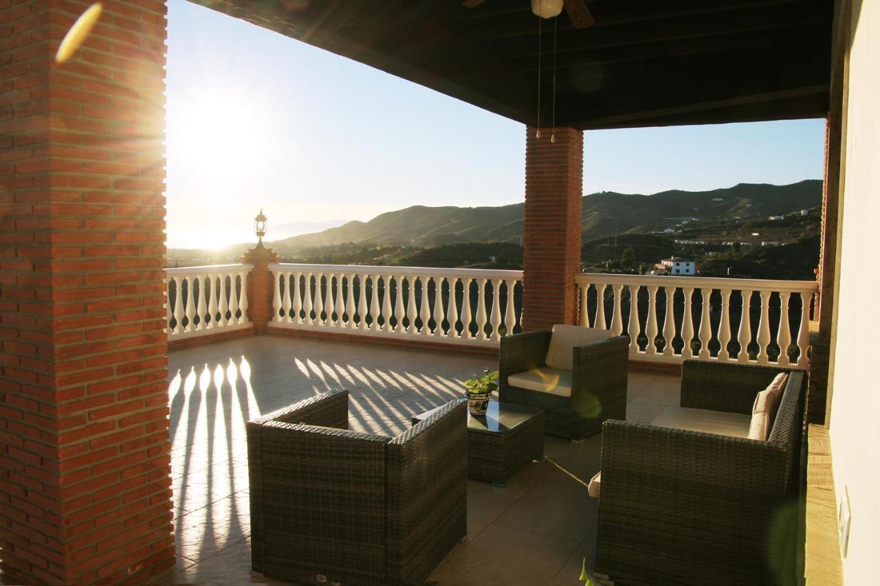 Villa El Palomar Azul With Pool And Sea View Benajarafe Exteriér fotografie
